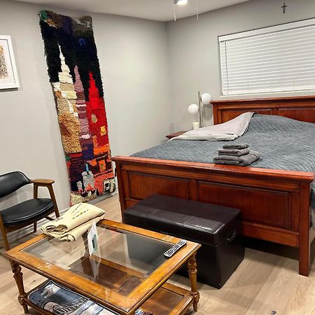 A Luxury Master Bedroom In A Condo Λος Άντζελες Εξωτερικό φωτογραφία