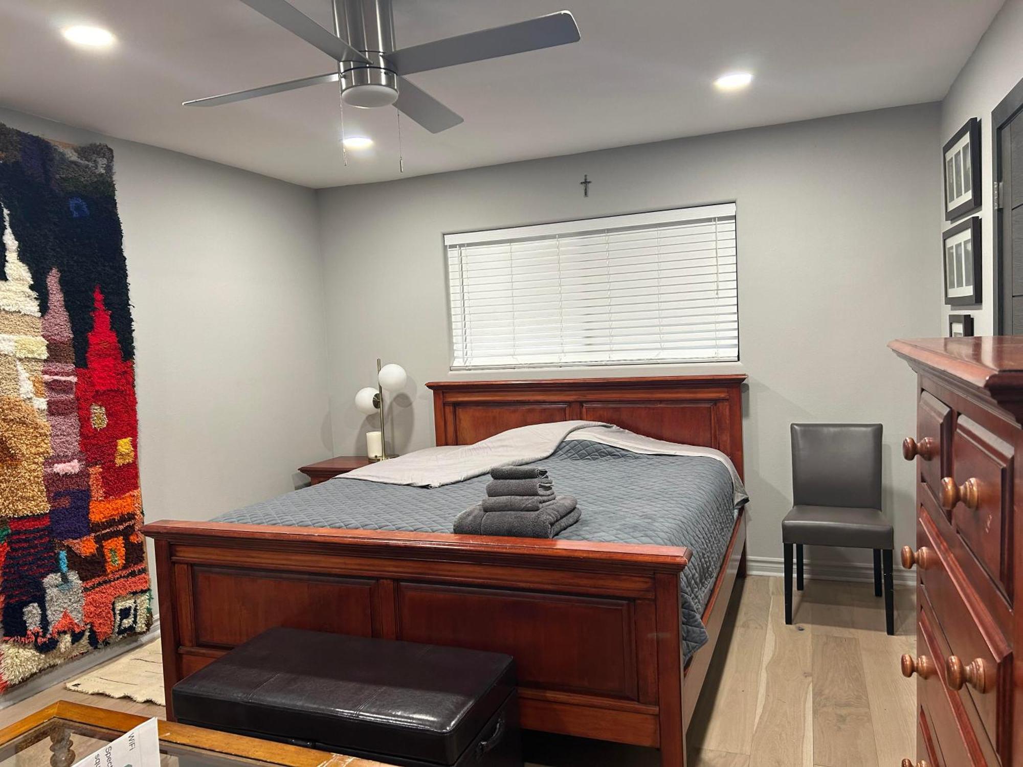 A Luxury Master Bedroom In A Condo Λος Άντζελες Εξωτερικό φωτογραφία